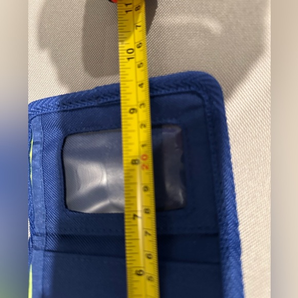 Gap trifold wallet all over graphics contrast lining skull and cross bone design - Picture 11 of 15